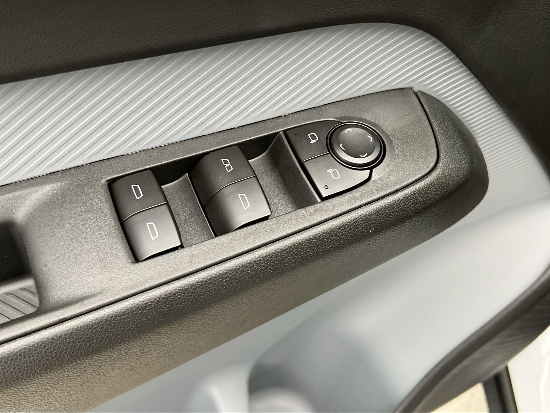 2027 Chevrolet Bolt LT - Photo 65