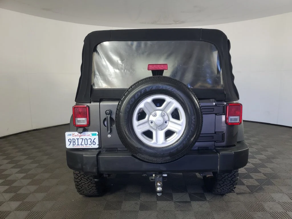 Used 2018 Gray Jeep Sport 4x4 image 5