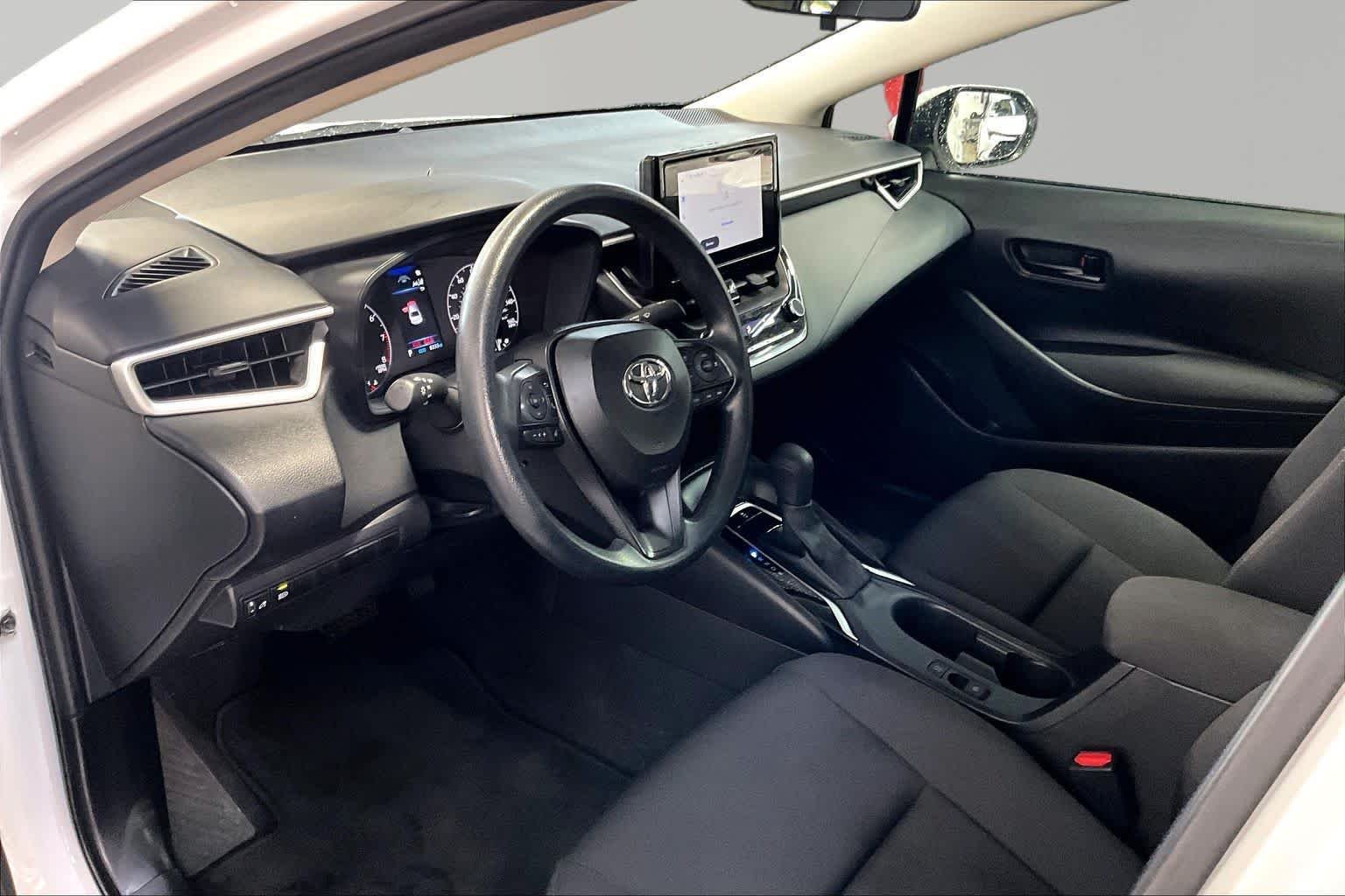 Used 2025 Ice Cap Toyota LE image 18