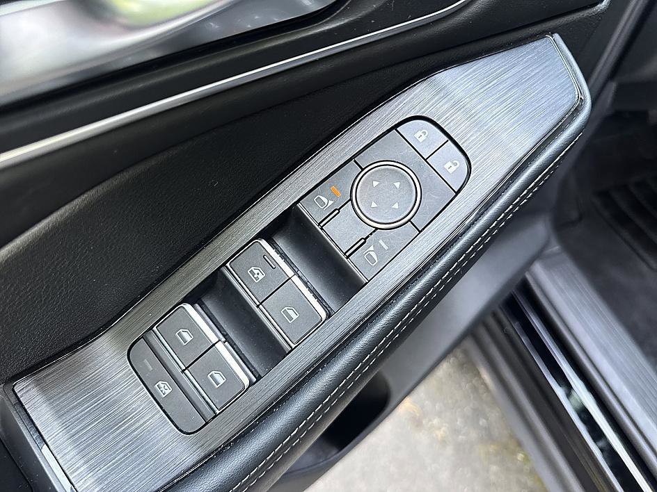 Used 2026 Super Black Nissan Platinum image 10