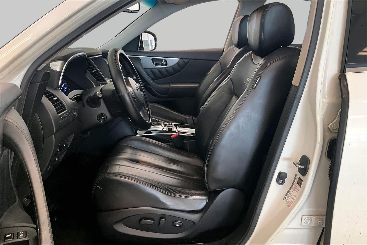 Pre-Owned 2014 INFINITI QX70