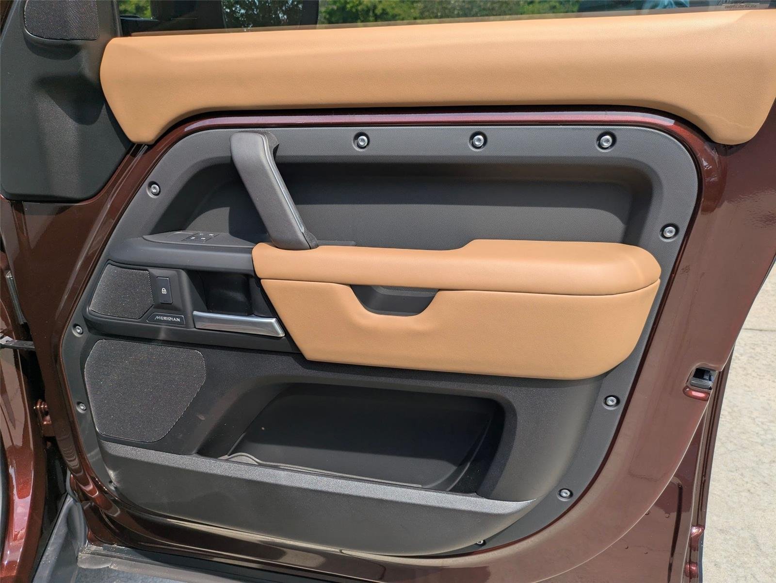 New 2026 Sedona Red Metallic Land Rover S image 35