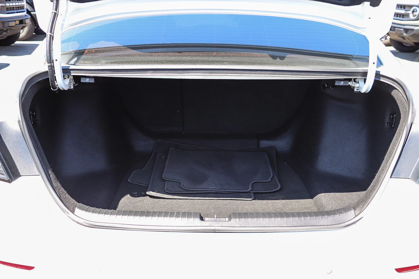 Used 2025 Platinum White Pearl Honda Touring image 31
