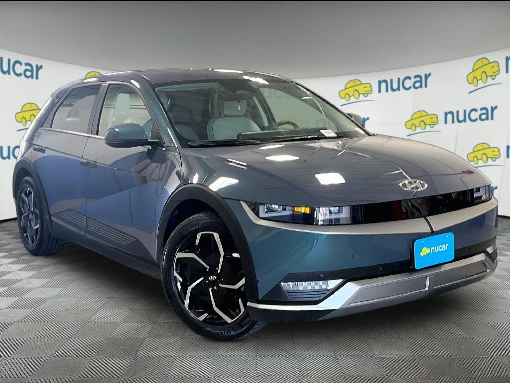 Used 2023 Green Hyundai SEL image 1