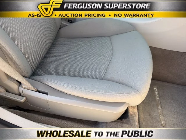 Used 2009 Beige Chrysler Touring image 26