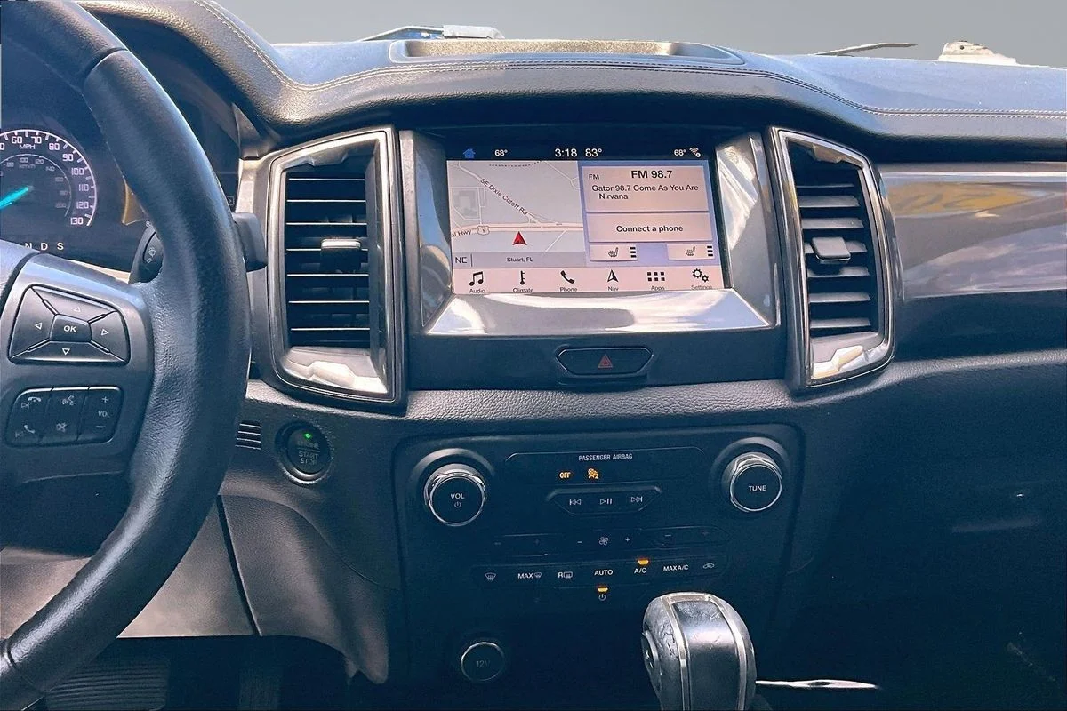 Used 2019  Ford LARIAT image 10