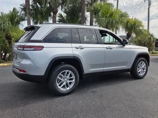 New 2026 Silver Zynith Jeep Laredo X image 8