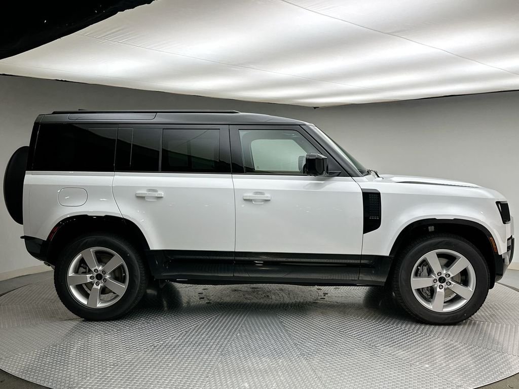 New 2026 Fuji White Land Rover X-Dynamic SE image 12