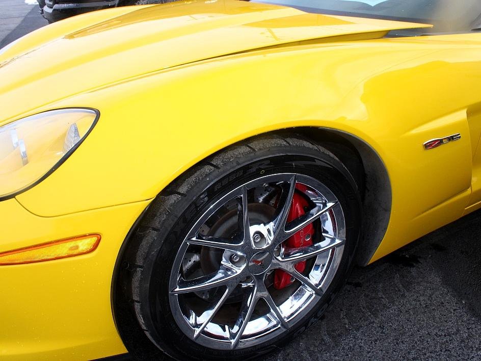 Used 2009 Yellow Chevrolet Z06 image 11
