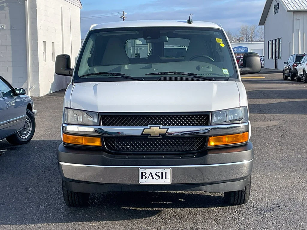 Used 2025 Summit White Chevrolet 1LT image 5