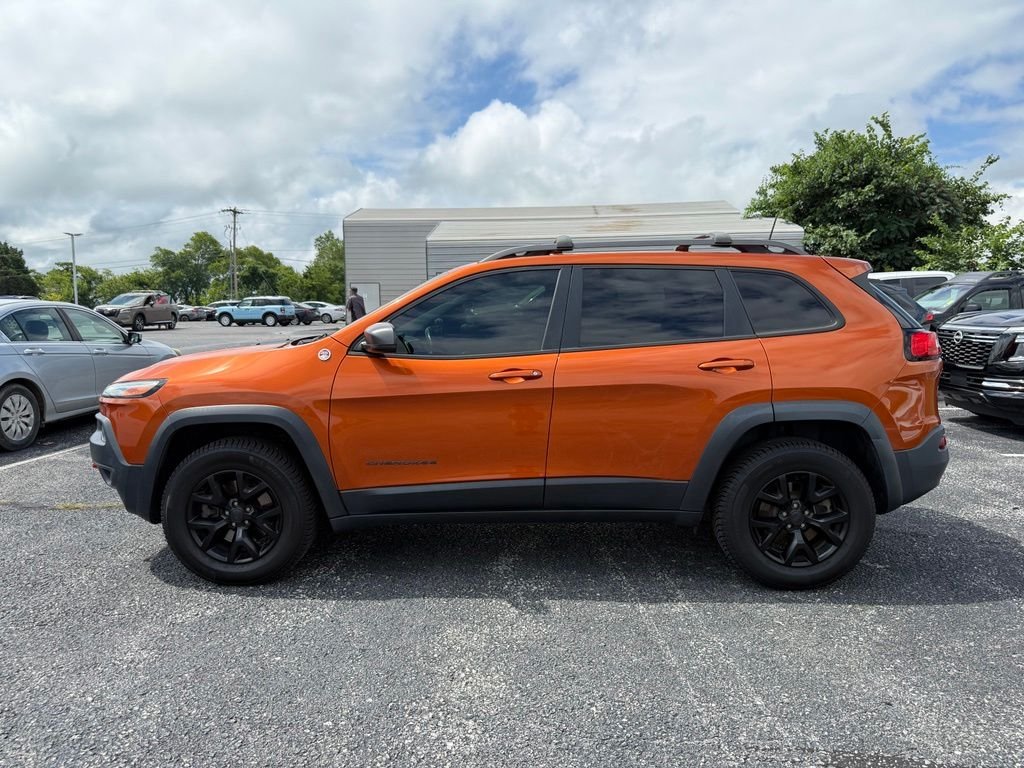 Used 2016 Orange Jeep Trailhawk image 22