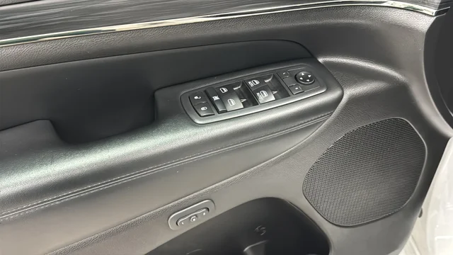 Used 2020 Bright White Clearcoat Jeep Limited X image 21