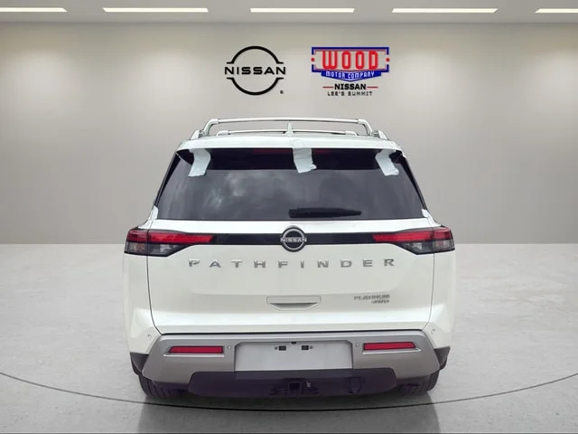 Used 2023 Pearl White Tricoat Nissan Platinum image 3