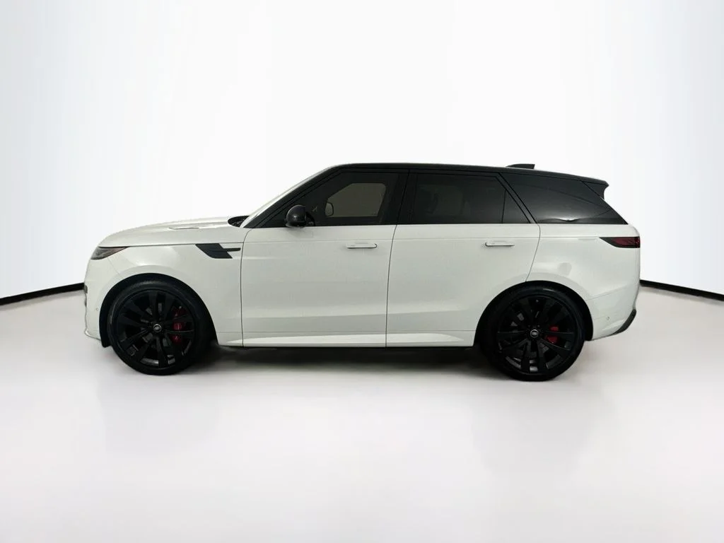 Used 2024 White Land Rover Dynamic SE image 8