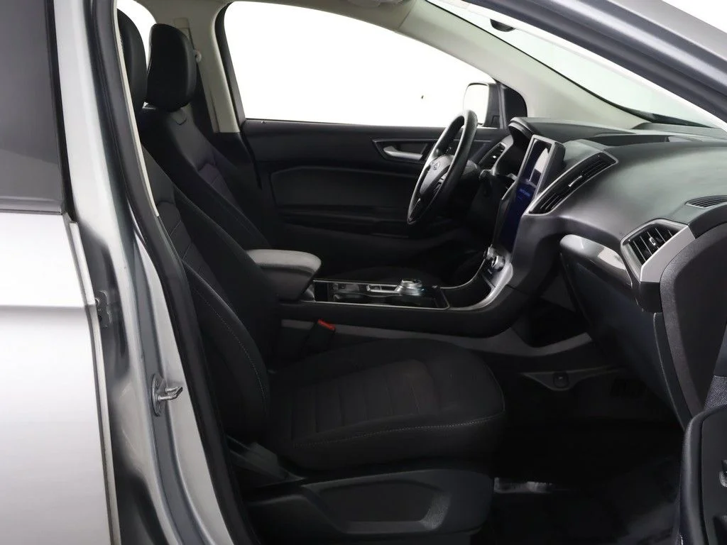Used 2022 Silver Ford SE image 23