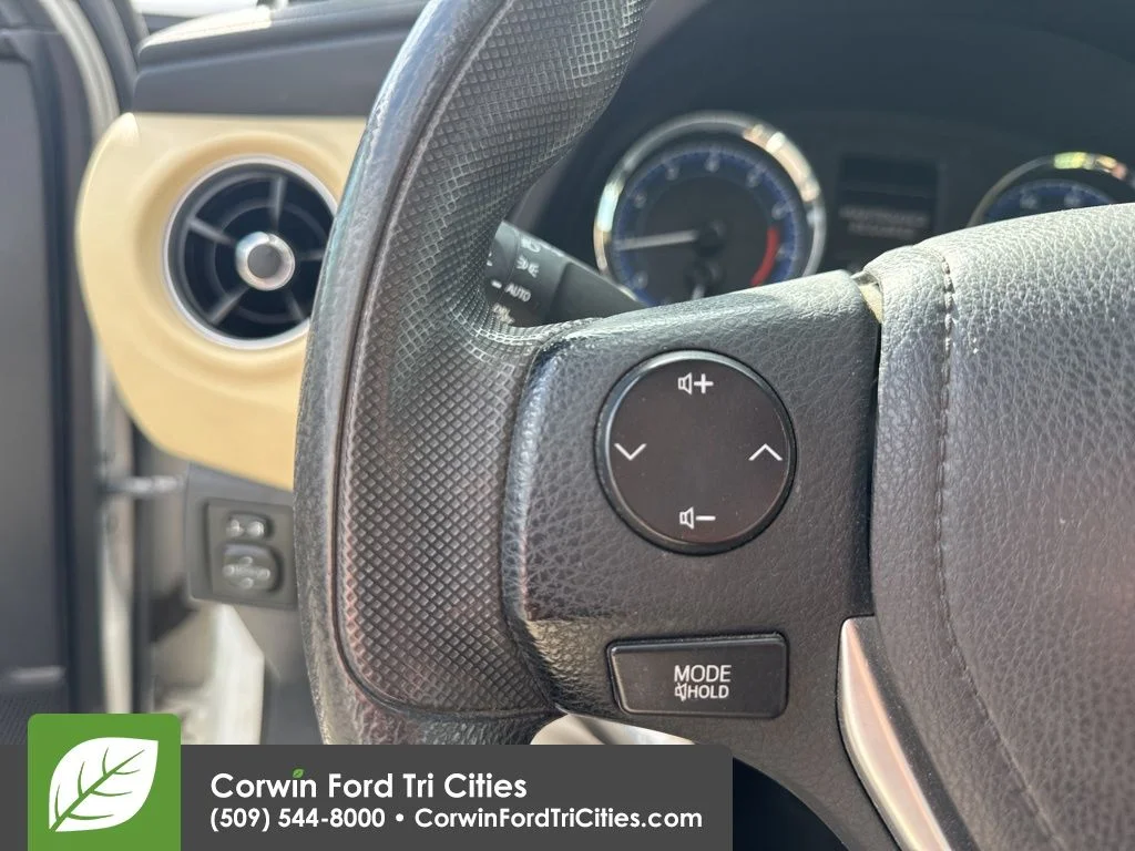 Used 2018 Toyota Corolla LE with VIN 5YFBURHE5JP813844 for sale in Pasco, WA