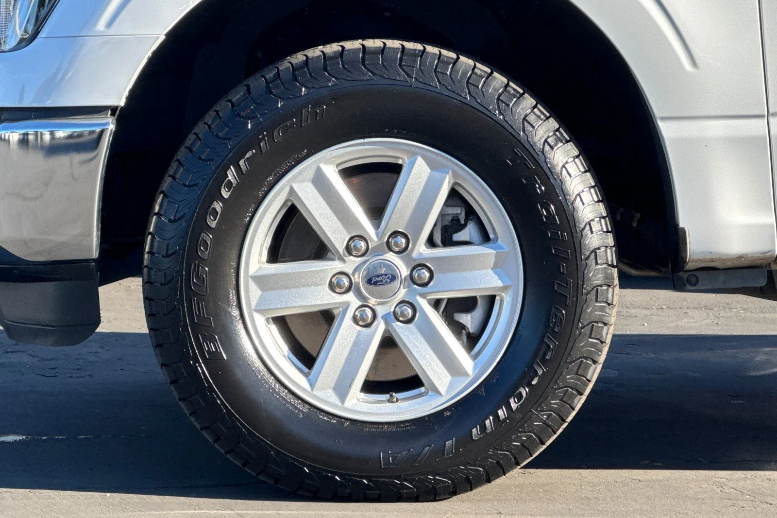 Used 2023 Oxford White Ford XLT image 33