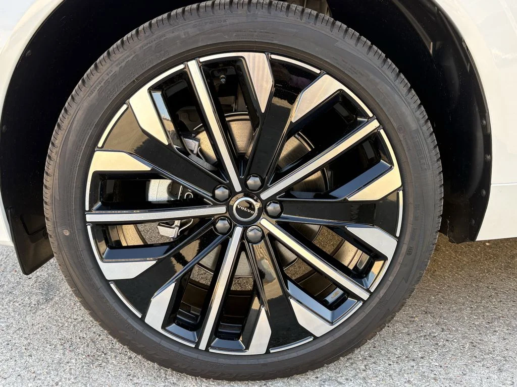 New 2026 Crystal White Volvo Ultra image 9
