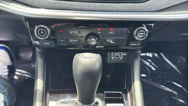 Certified Used 2025 Black Jeep Latitude image 27
