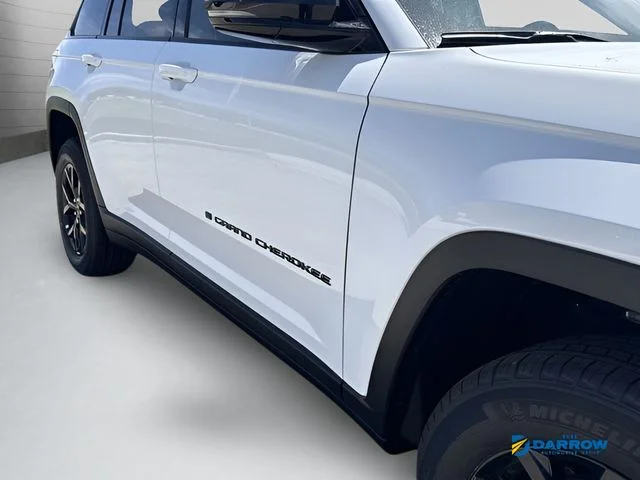 New 2026 Bright White Clear-Coat Exterior Paint Jeep Altitude image 26