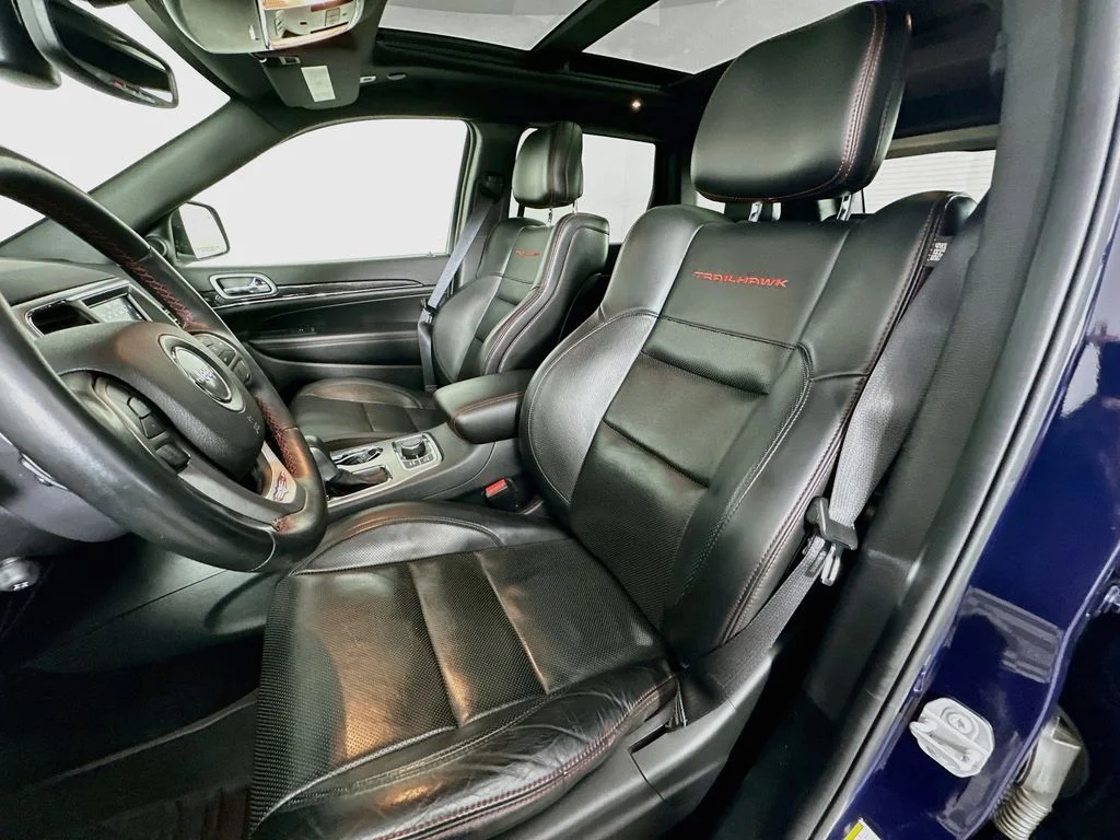 Used 2018 True Blue Pearlcoat Jeep Trailhawk image 21