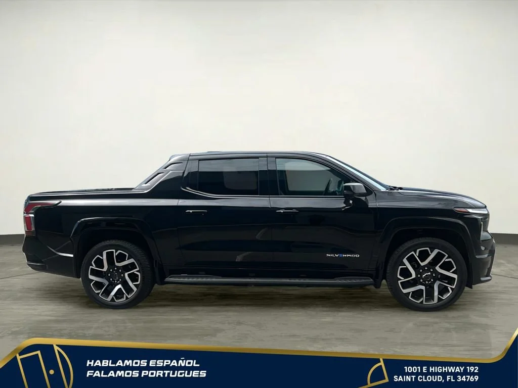 Used 2025 Black Chevrolet RST - Max Range image 7