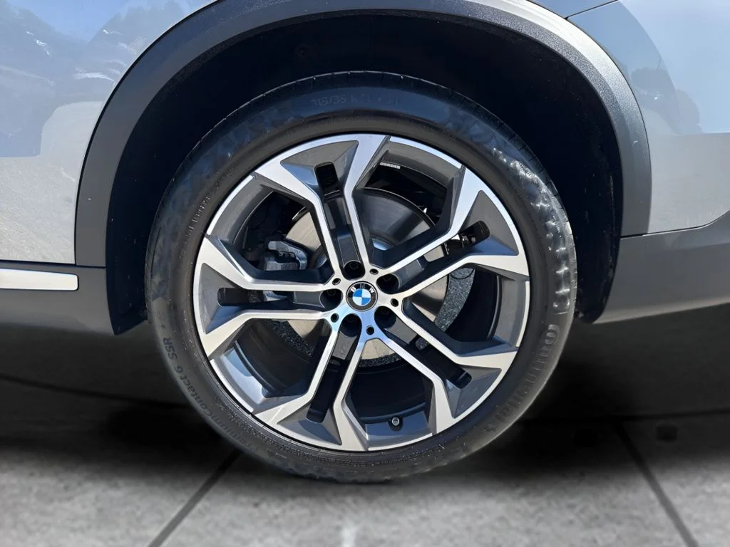 Used 2026 Gray BMW xDrive40i image 35