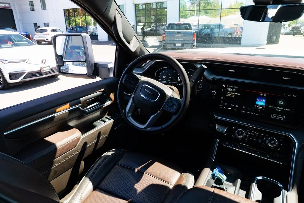 Used 2025 White GMC Denali image 9