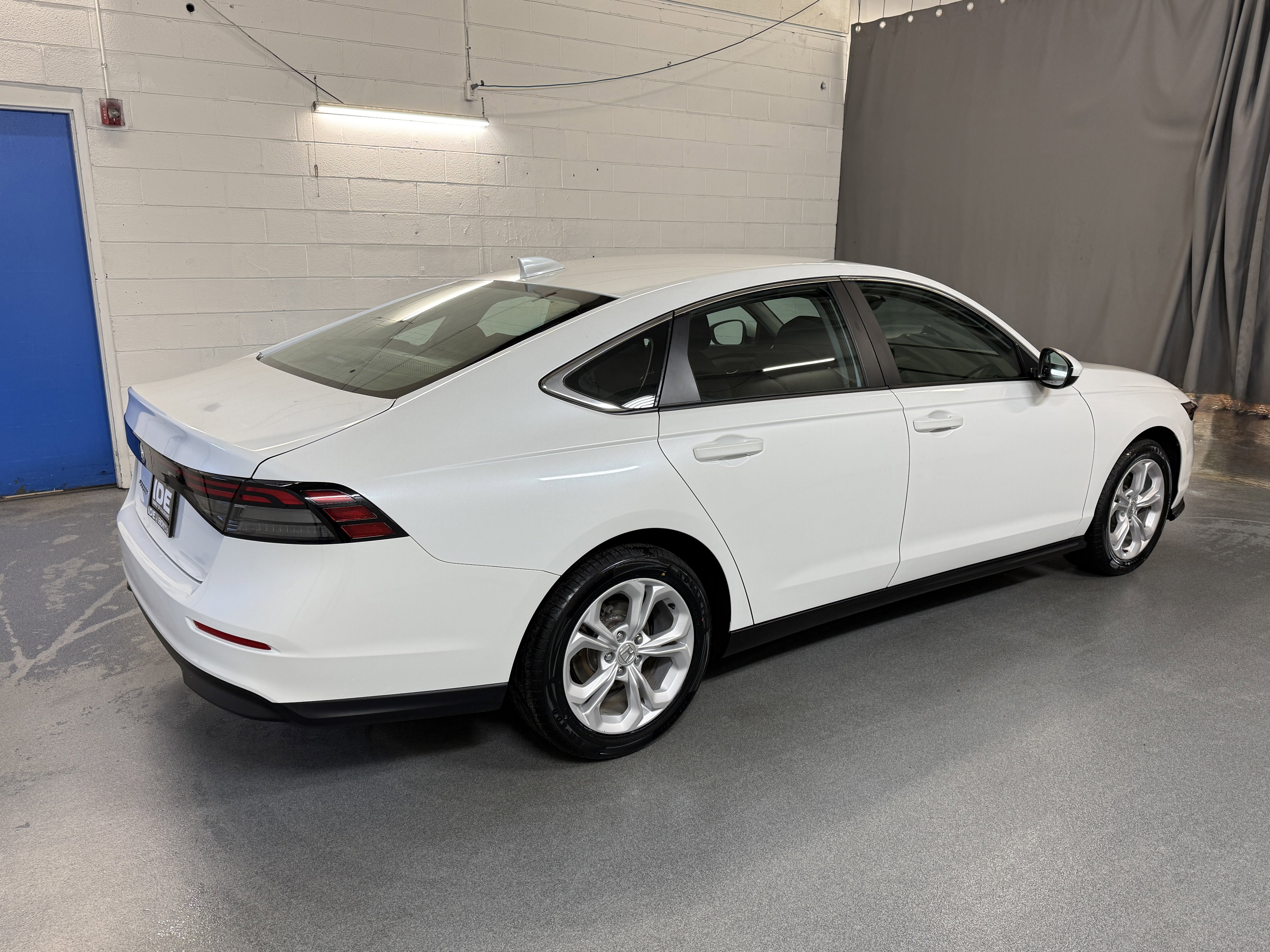 Used 2023 Platinum White Pearl Honda LX image 8