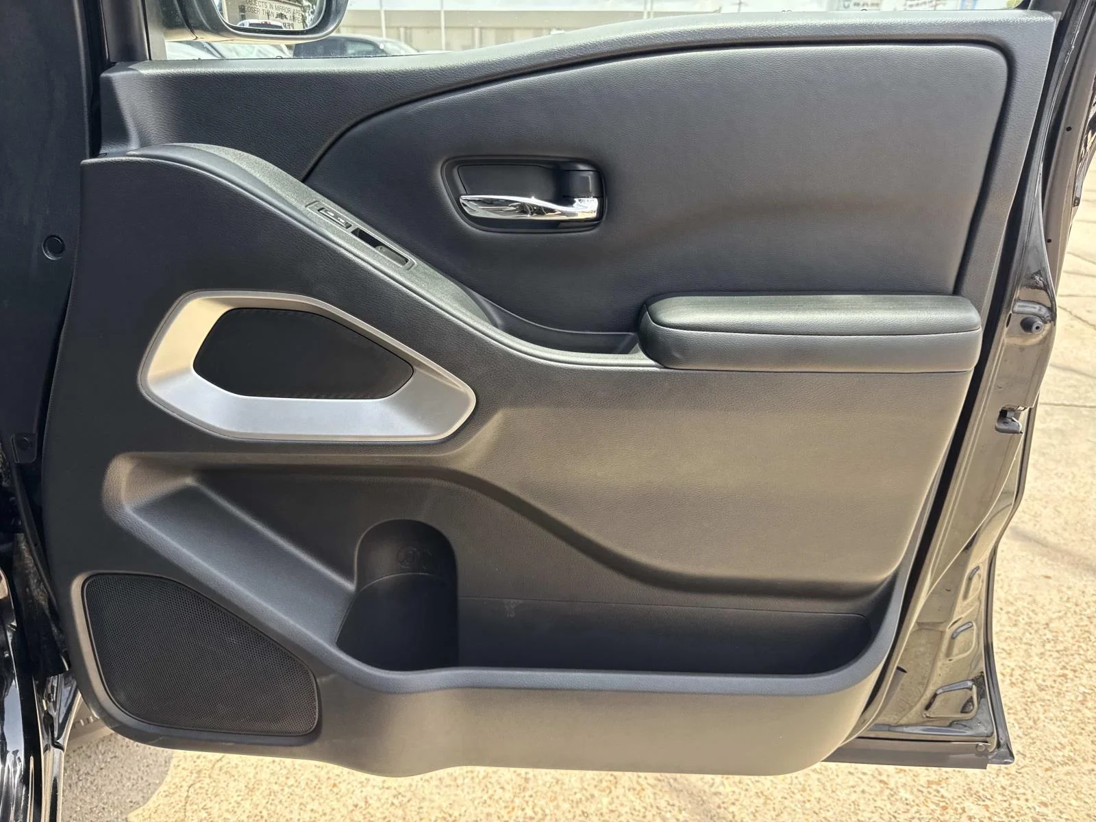 Used 2025 Super Black Nissan SV image 13