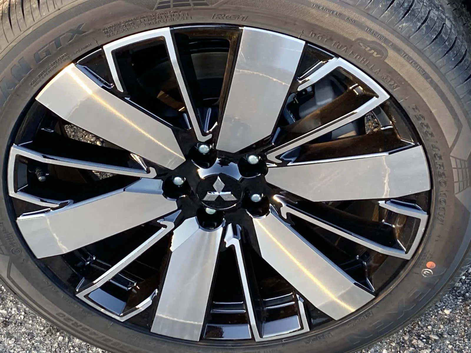New 2026 Moonstone Gray Metallic Mitsubishi SE image 6