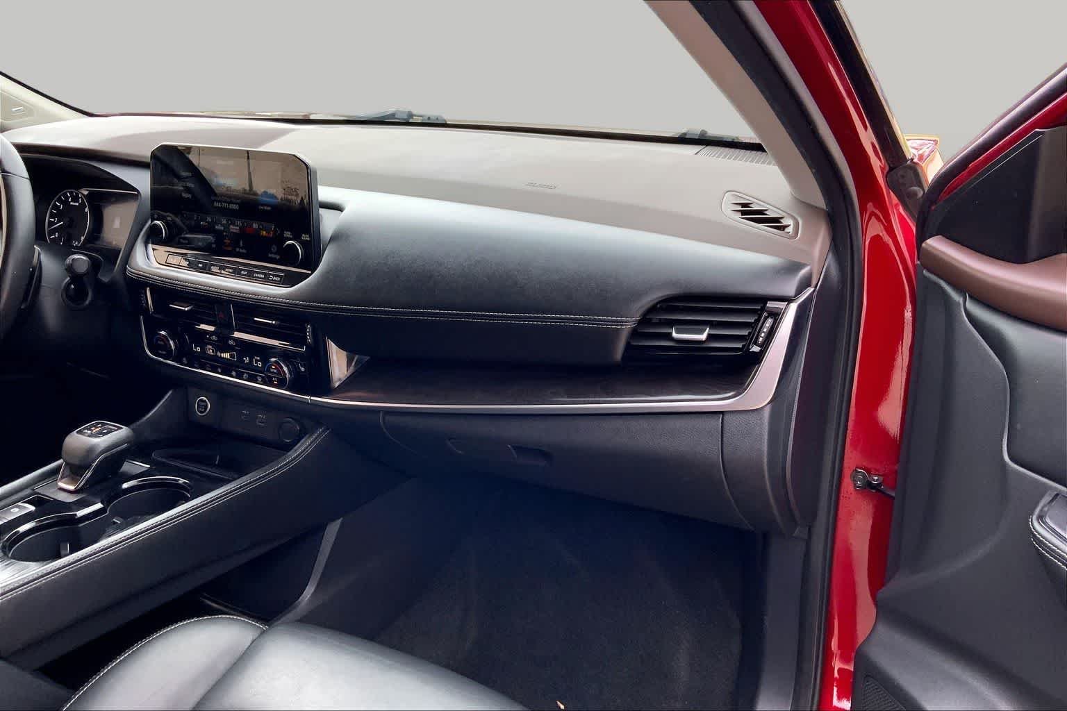 Used 2021 Scarlet Ember Tintcoat Nissan SL image 19