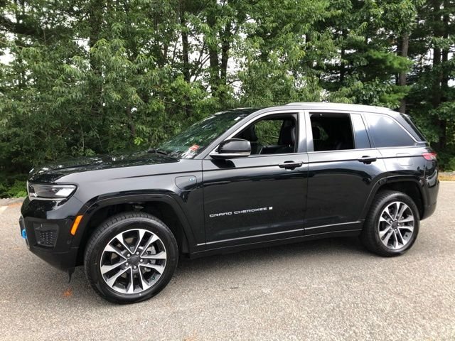Used 2023 Diamond Black Jeep Overland 4xe image 8