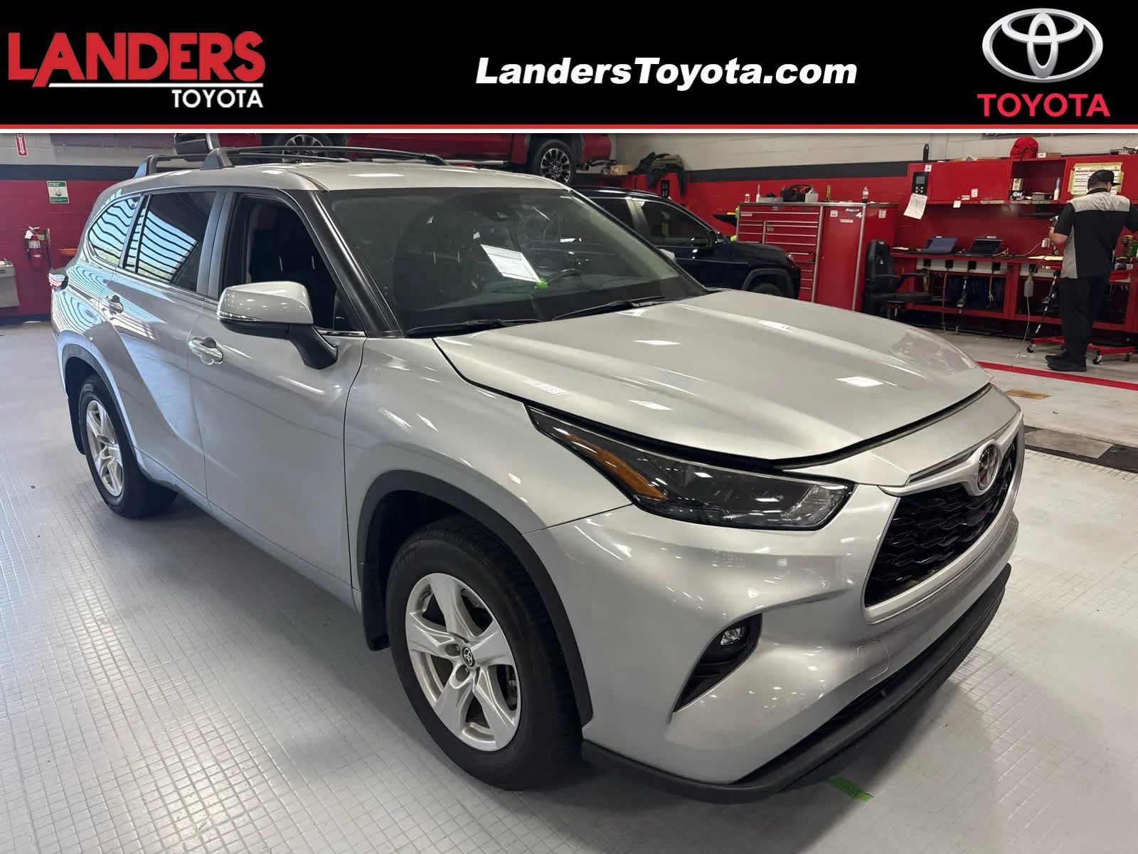 2024 Toyota Highlander LE AWD's photo