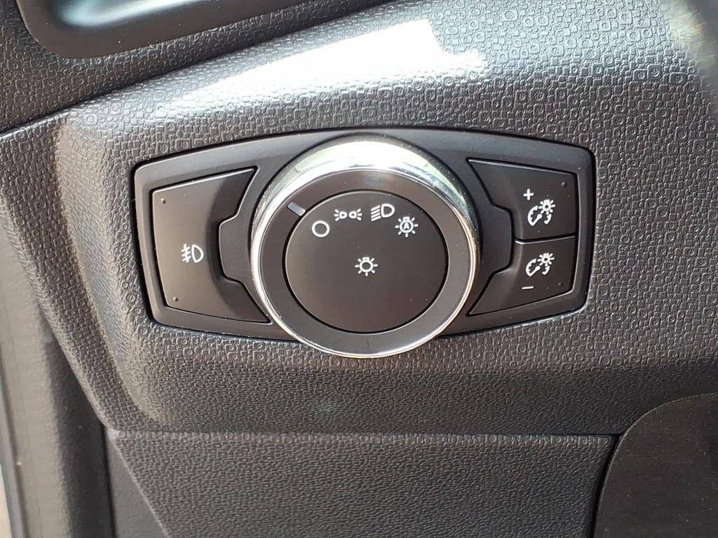 Used 2020 Shadow Black Ford SE image 19