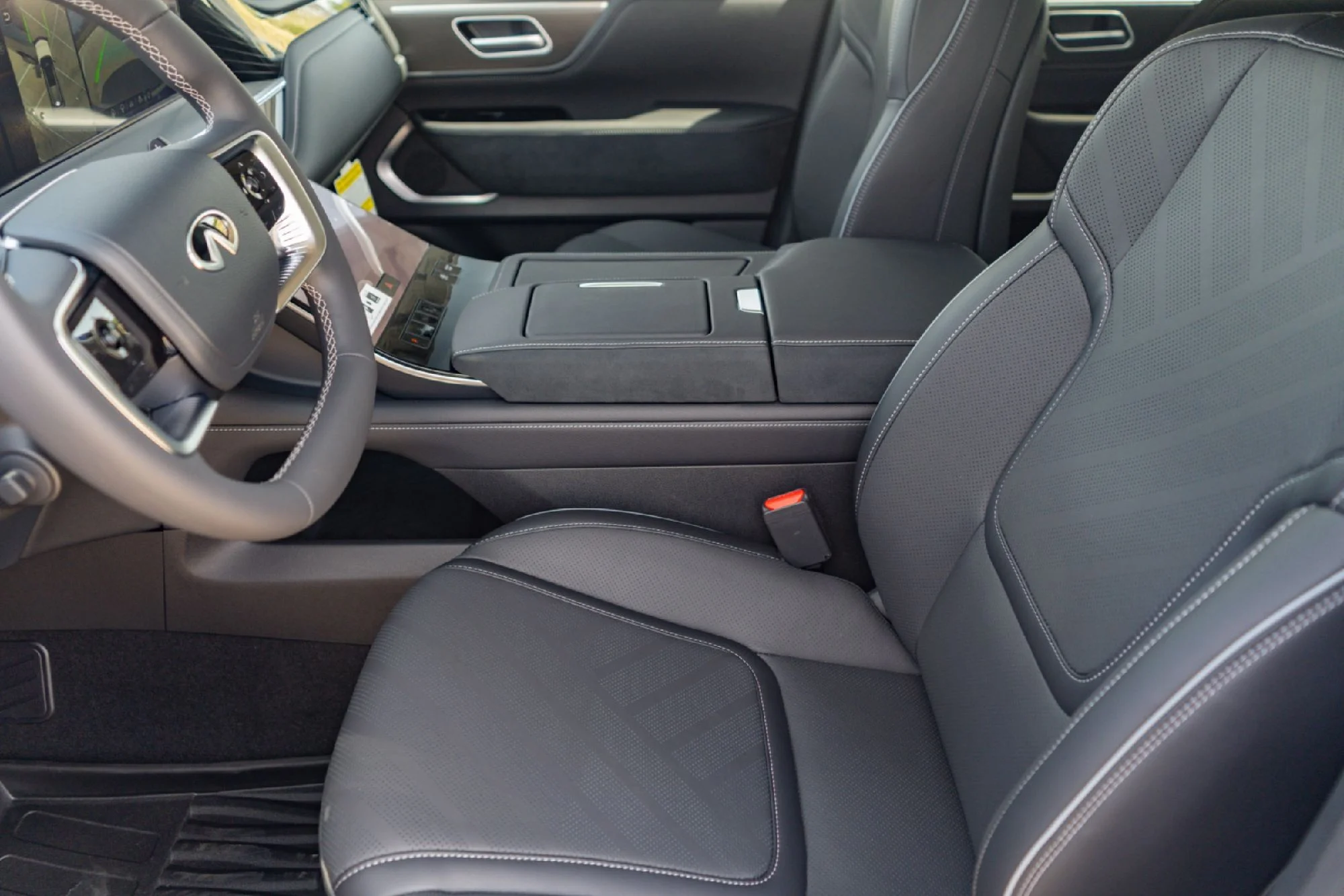 New 2027 DYNAMIC METAL INFINITI Luxe 4WD image 9