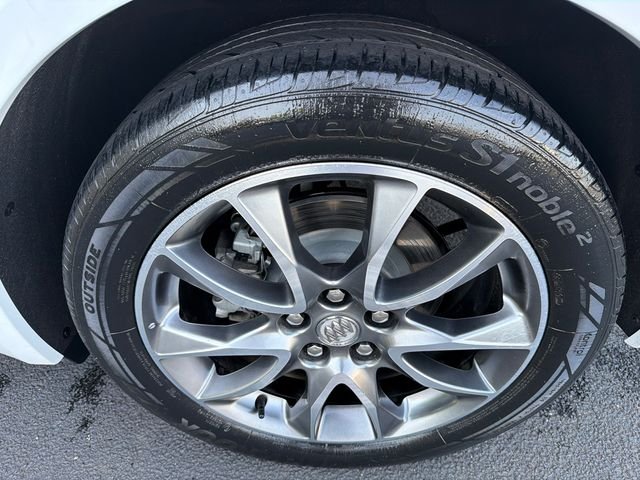 Used 2020 White Buick Essence image 20