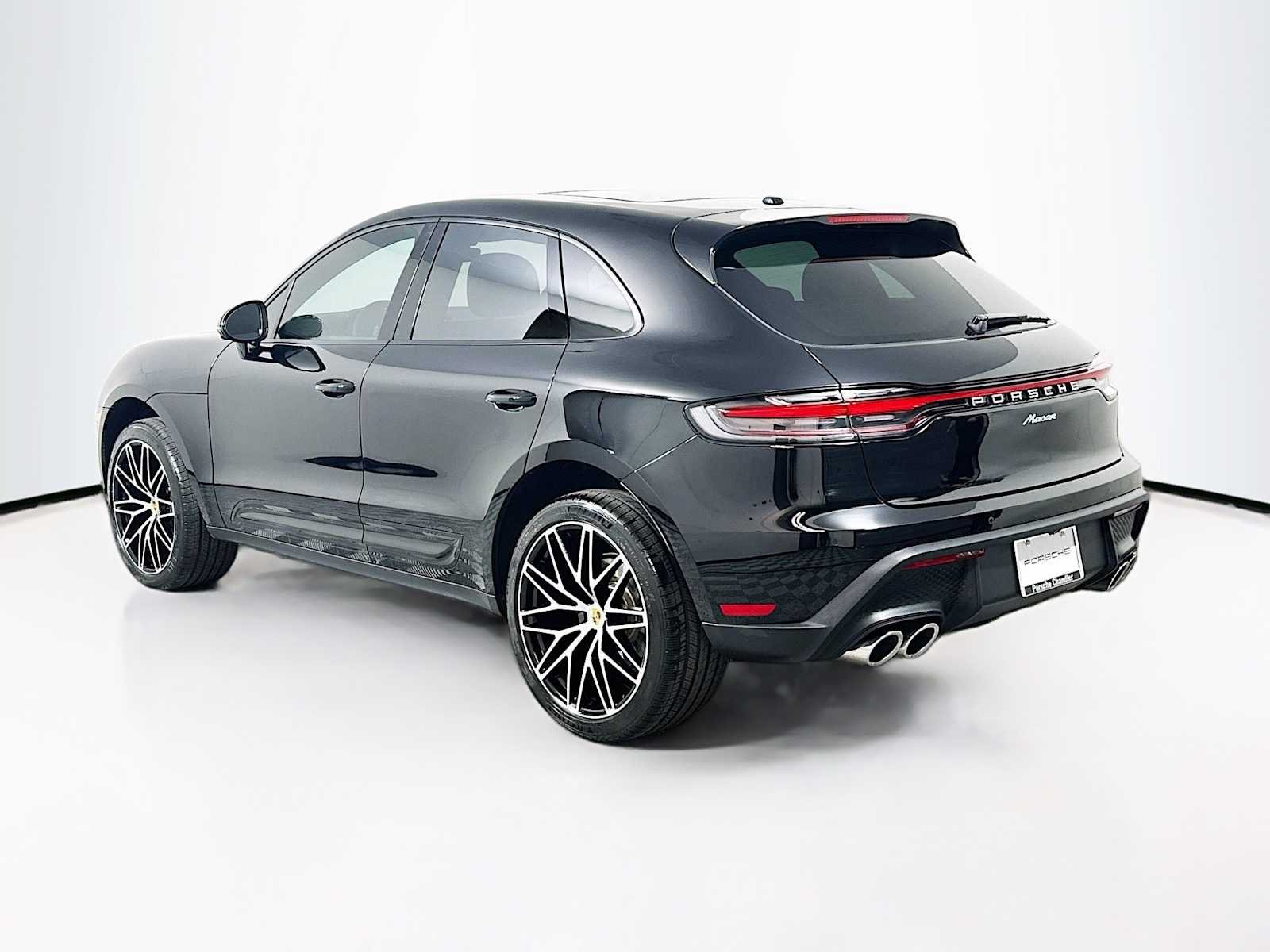 2025 Porsche Macan T - Photo 3