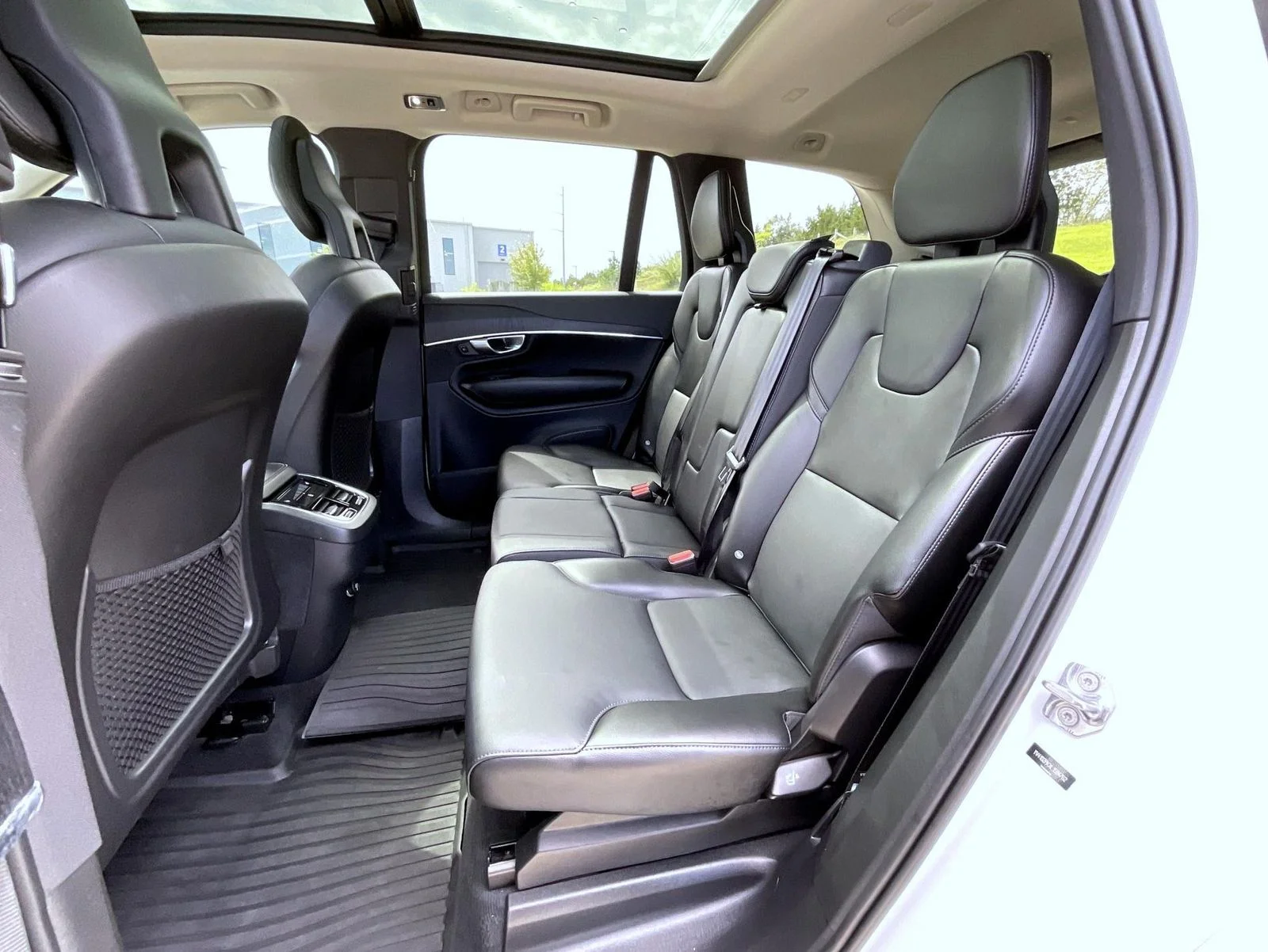 Used 2020 White Volvo T5 Momentum image 22