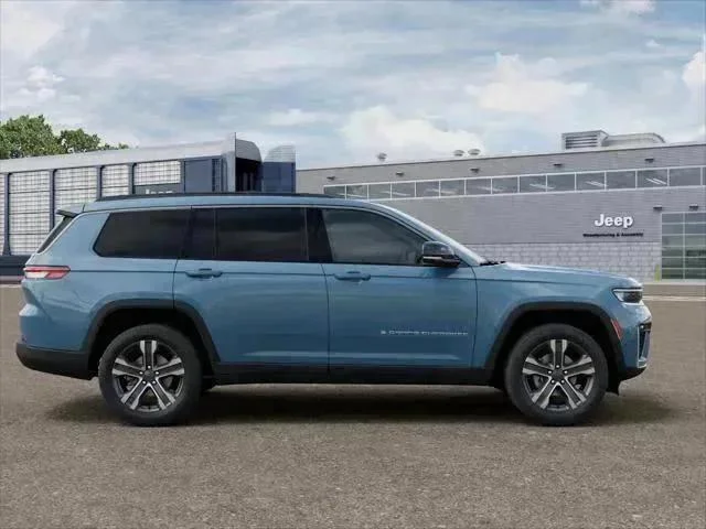 New 2027 Steel Blue Paint Jeep Limited image 12