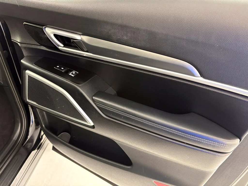 Used 2022 Black Kia S image 44