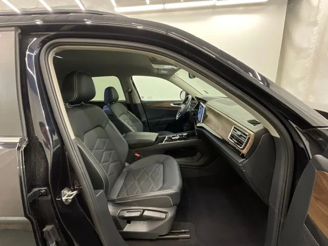 Used 2025 Black Volkswagen 2.0T SE w/Technology image 23