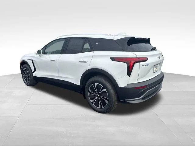 New 2026 Summit White Chevrolet LT image 3