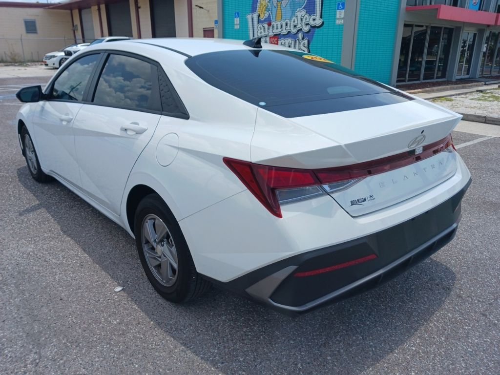 Used 2025 White Hyundai SE image 5