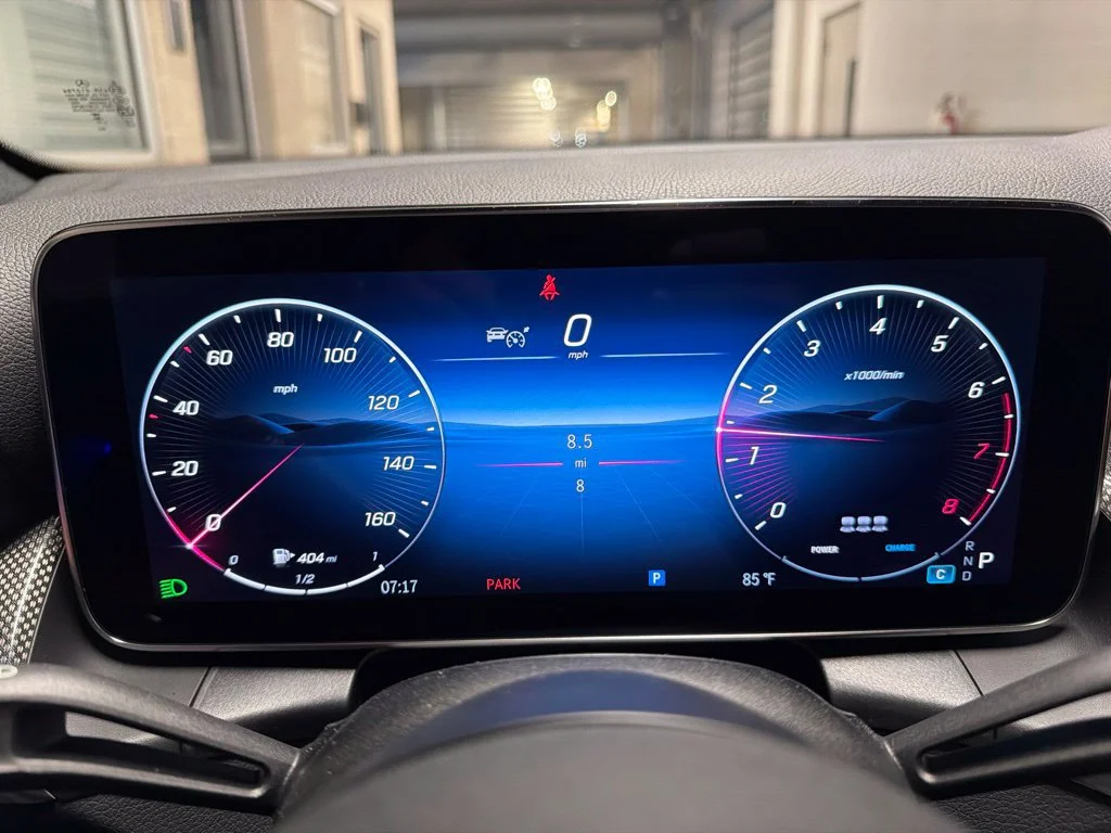 New 2027 White Mercedes-Benz GLC 300 image 15