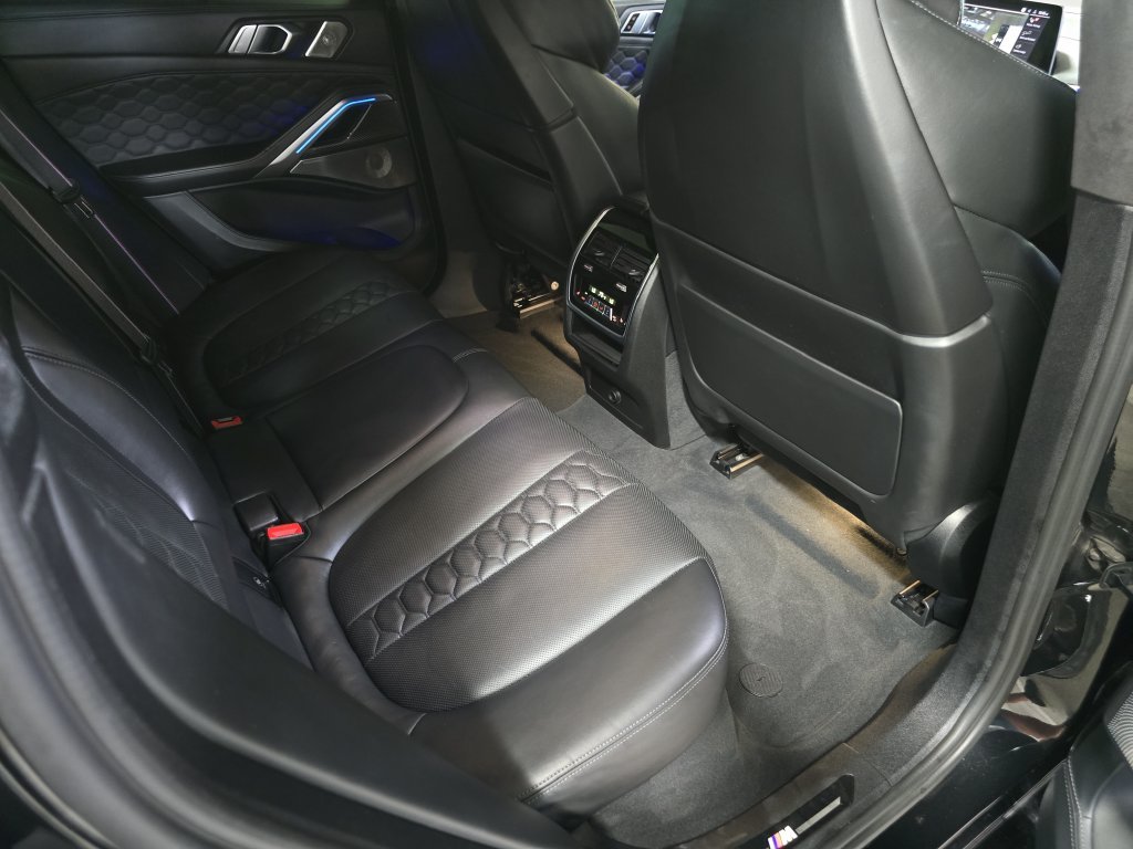 Used 2021 Black Sapphire Metallic BMW  image 15