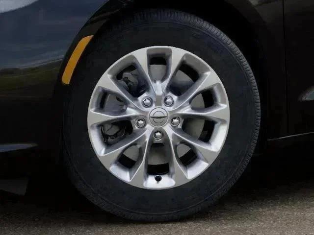 New 2026 Diamond Black Crystal Pearl-Coat Exterior Paint Chrysler Select image 8