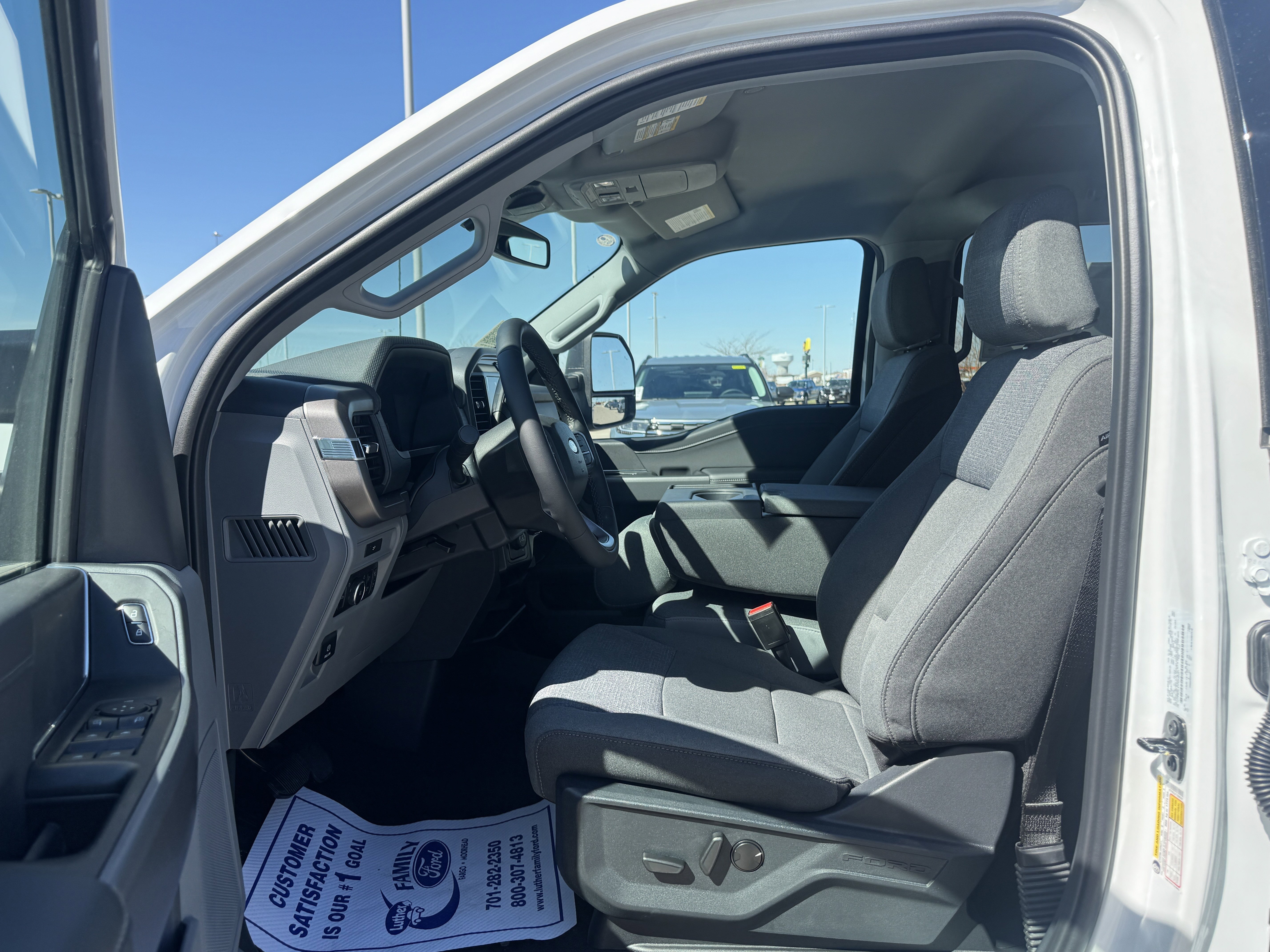 New 2026 Oxford White Ford XLT image 5