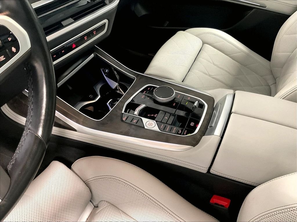 Used 2023 Black BMW xDrive40i image 21