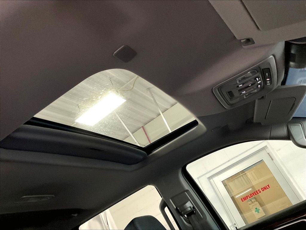 Used 2025 White GMC Elevation image 22